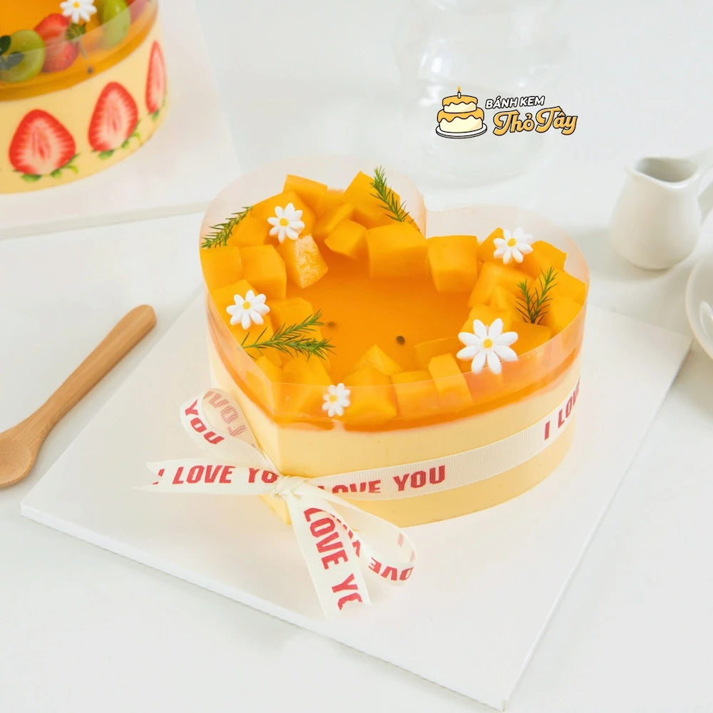 Bánh mousse trang trí xoài chín