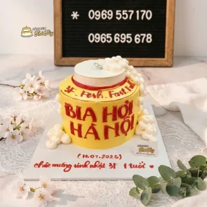 Bánh kem trang trí hình lon bia
