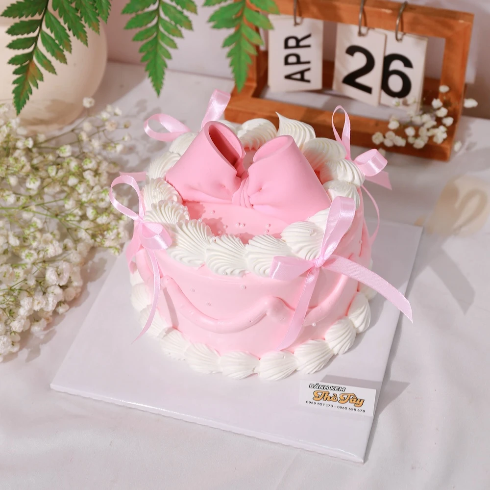 Mẫu bánh kem hiện đại cho bé gái