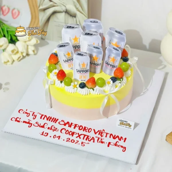 Bánh kem trang trí hình lon bia