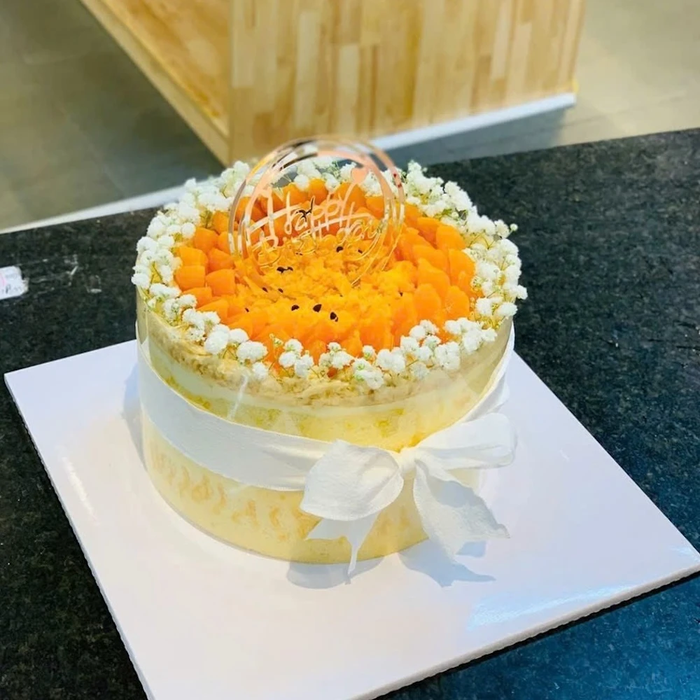 Bánh bông lan trứng muối trang trí hoa baby