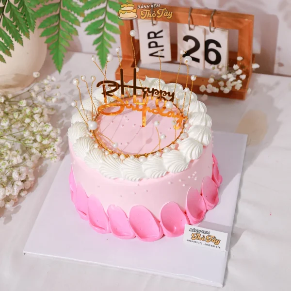 Bánh kem màu hồng đơn giản