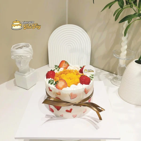 Bánh bông lan trứng muối dâu tây
