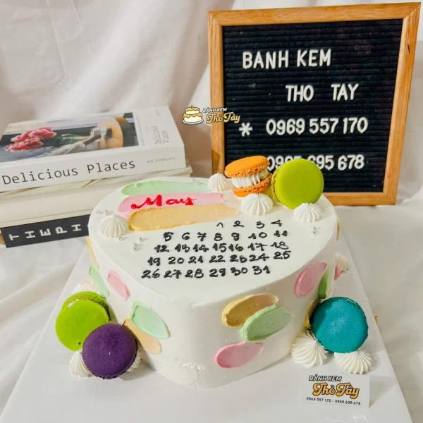 Bánh kem trái tim vẽ lịch