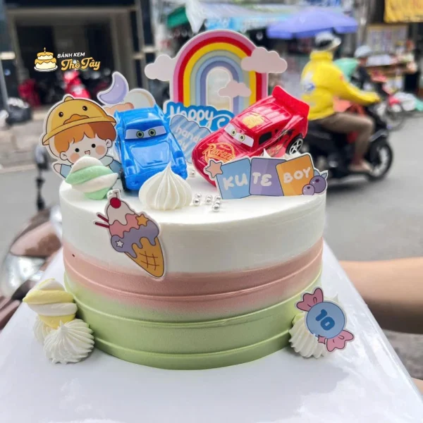 Bánh kem trang trí xe đua