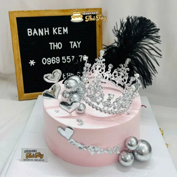 Bánh kem vương miện màu hồng