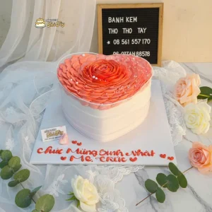 Bánh kem hình bông hoa trái tim