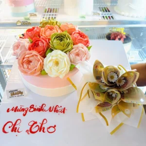 Bánh kem bắt hoa kem tươi