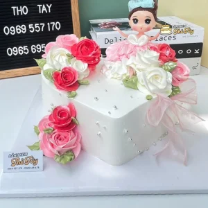 Bánh kem hình trái tim cho bé gái