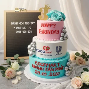Bánh kem 3 tầng cho công ty