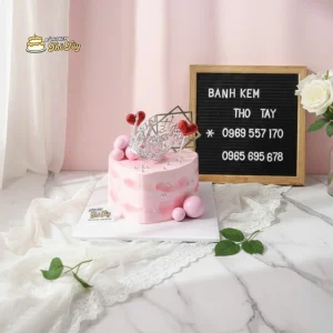 Bánh kem vương miện màu hồng