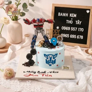 Bánh kem robot biến hình