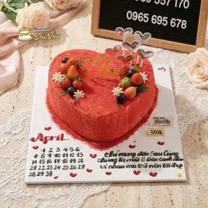 Bánh kem trái tim phủ red velvet màu đỏ