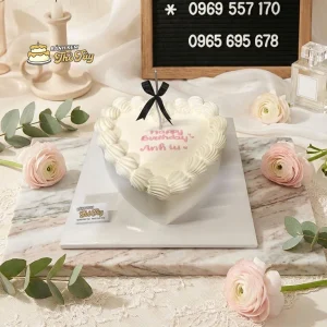 Bánh trái tim trắng kem viền